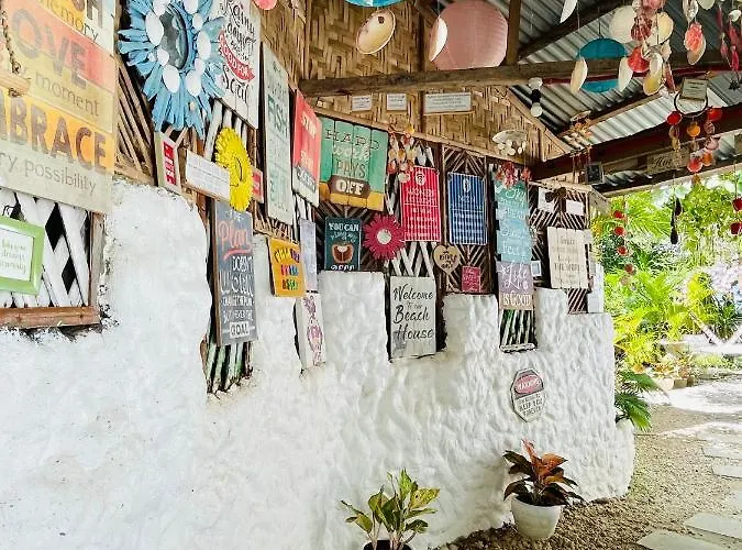 Backpackers Hideaway By The Beach Resort Barraca