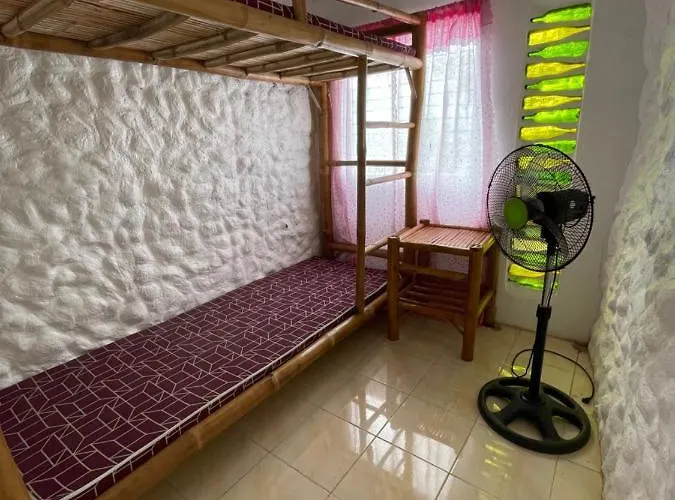Backpackers Hideaway By The Beach * Barraca