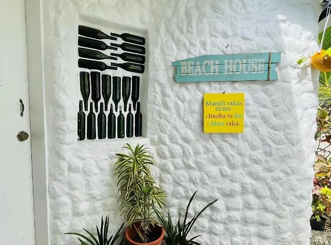 Backpackers Hideaway By The Beach