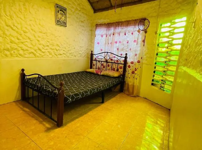 Resort Backpackers Hideaway By The Beach *
