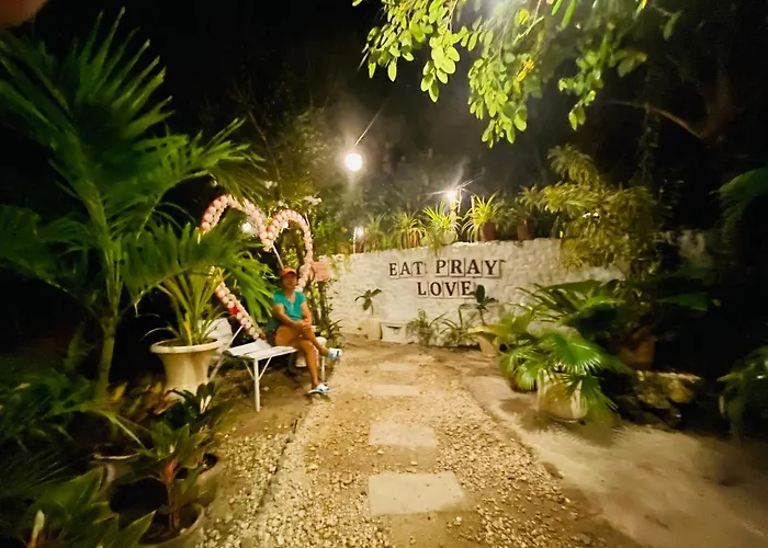 Resort Backpackers Hideaway By The Beach Barraca